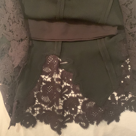 Gorgeous practically new trumpet skirt with lace detail - Picture 4 of 9